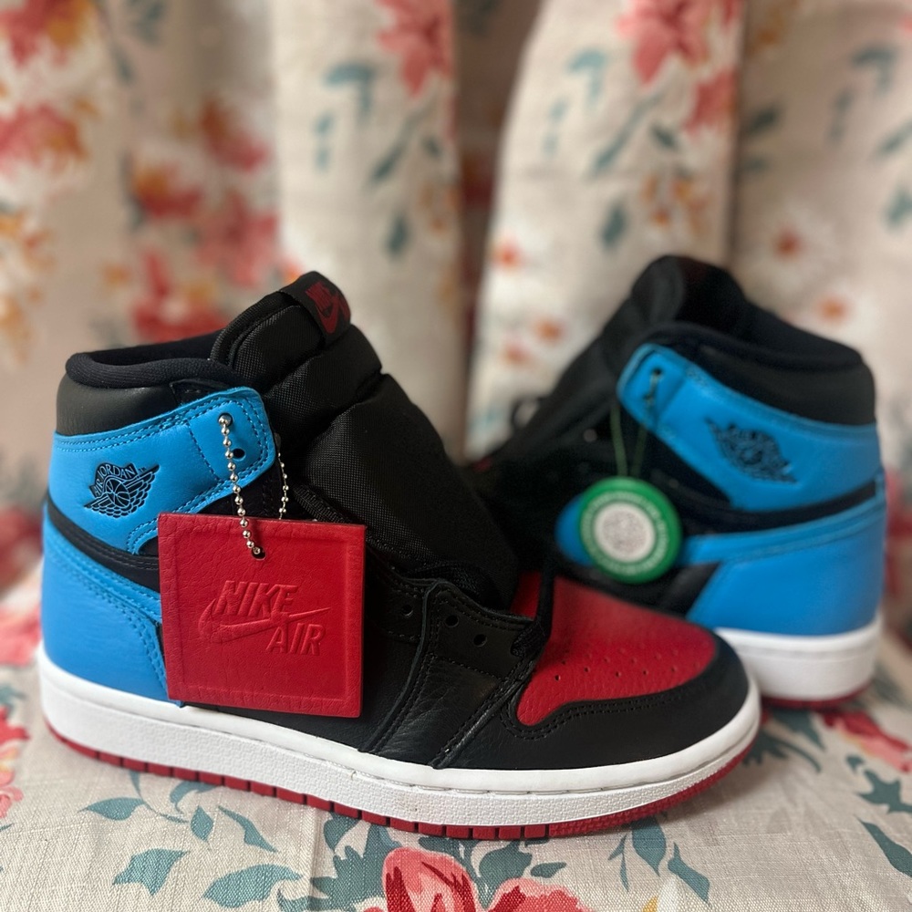 Women’s Jordan 1 OG High “NC to Chicago”